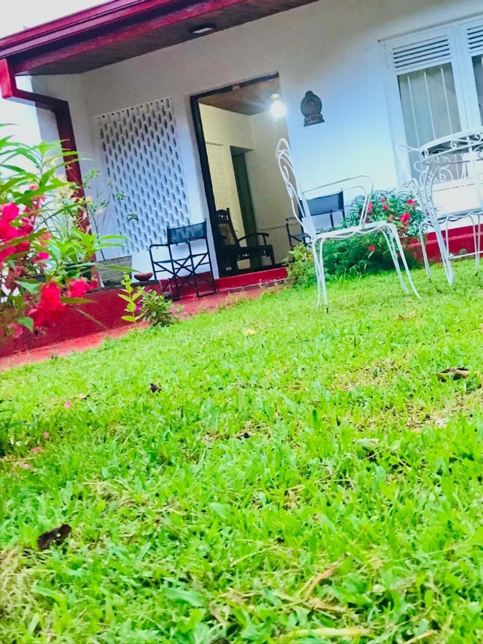 No 06 Veediya Bandara Lane Bahirawakanda แคนดี้ ภายนอก รูปภาพ